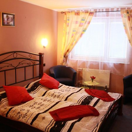 Garni Hotel Anne-Mary Piest'any Exterior foto