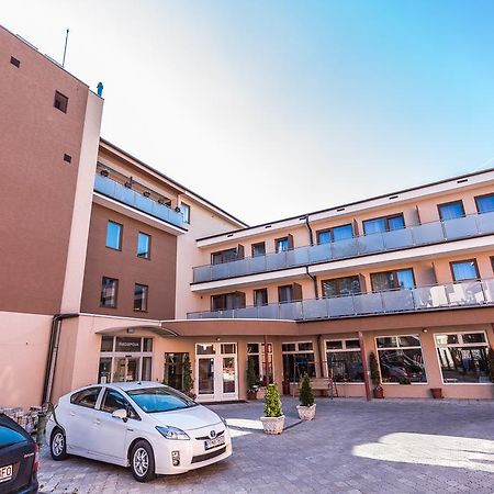 Garni Hotel Anne-Mary Piest'any Exterior foto
