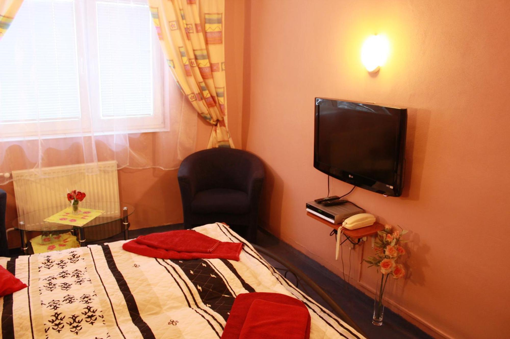 Garni Hotel Anne-Mary Piest'any Exterior foto