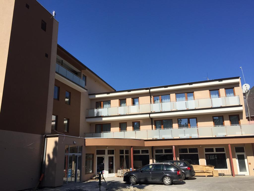 Garni Hotel Anne-Mary Piest'any Exterior foto