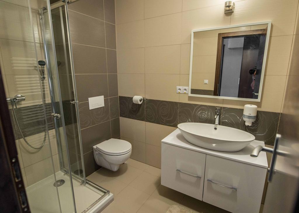Garni Hotel Anne-Mary Piest'any Exterior foto