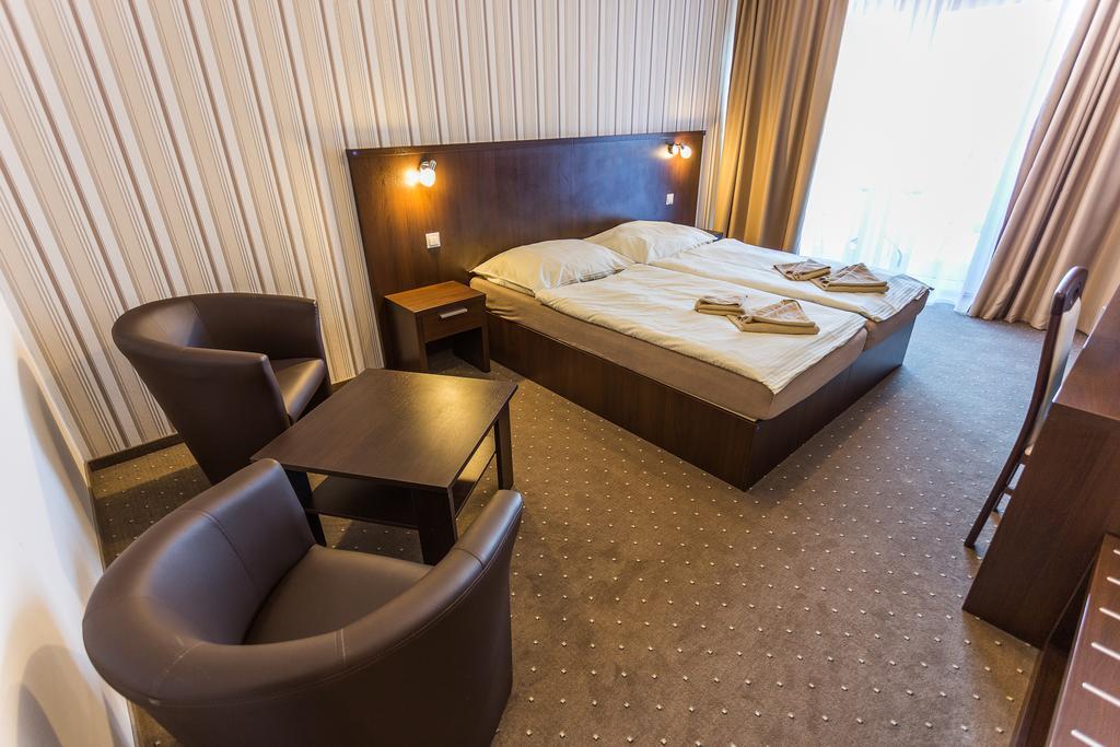 Garni Hotel Anne-Mary Piest'any Exterior foto