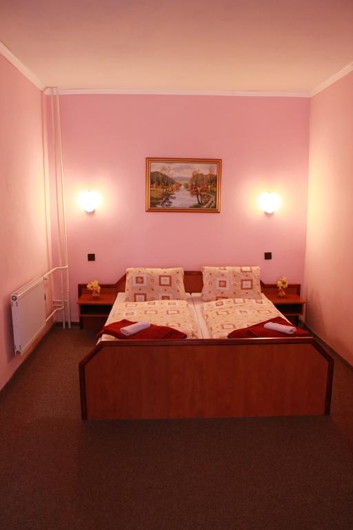 Garni Hotel Anne-Mary Piest'any Exterior foto