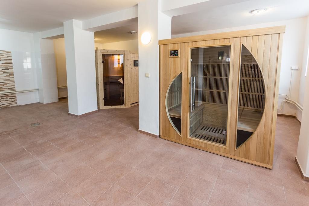 Garni Hotel Anne-Mary Piest'any Exterior foto