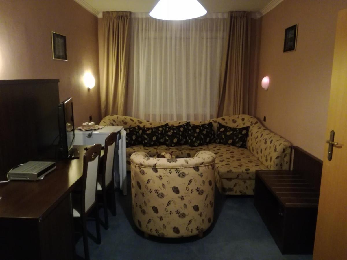 Garni Hotel Anne-Mary Piest'any Exterior foto